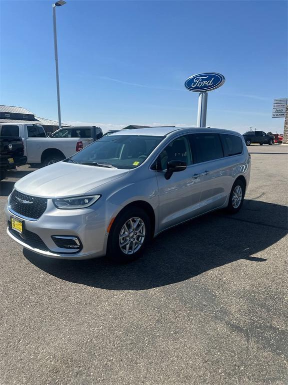 new 2024 Chrysler Pacifica car, priced at $49,650