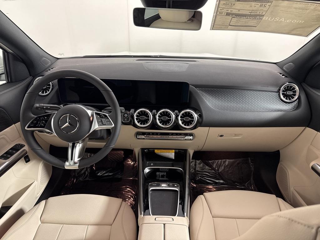 new 2025 Mercedes-Benz GLA 250 car, priced at $47,295