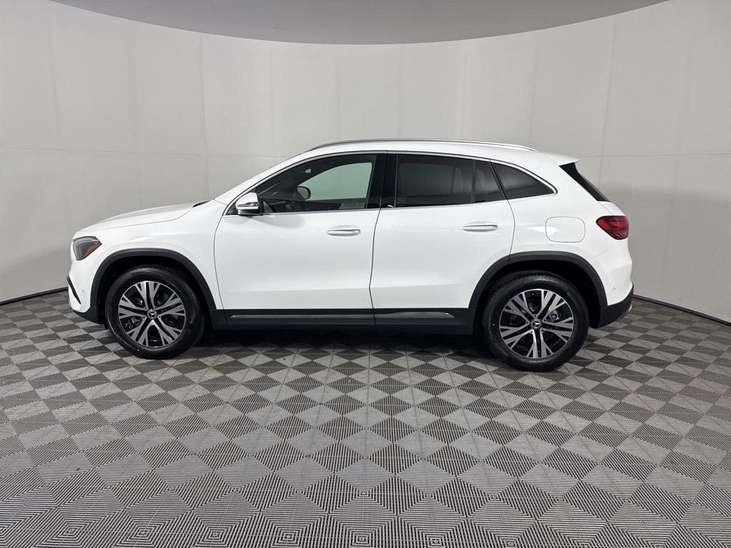 new 2025 Mercedes-Benz GLA 250 car, priced at $47,295