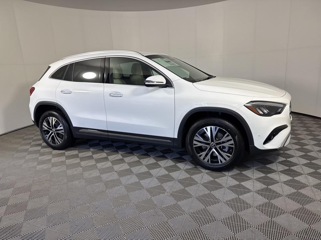 new 2025 Mercedes-Benz GLA 250 car, priced at $47,295