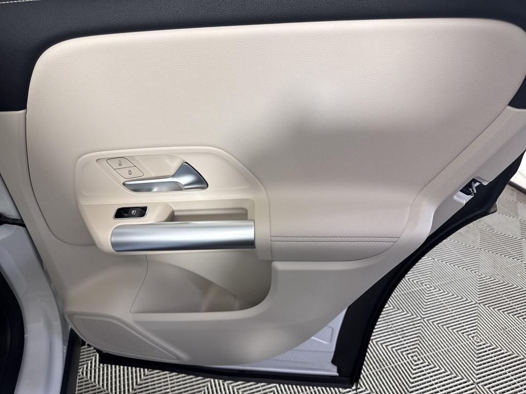 new 2025 Mercedes-Benz GLA 250 car, priced at $47,295