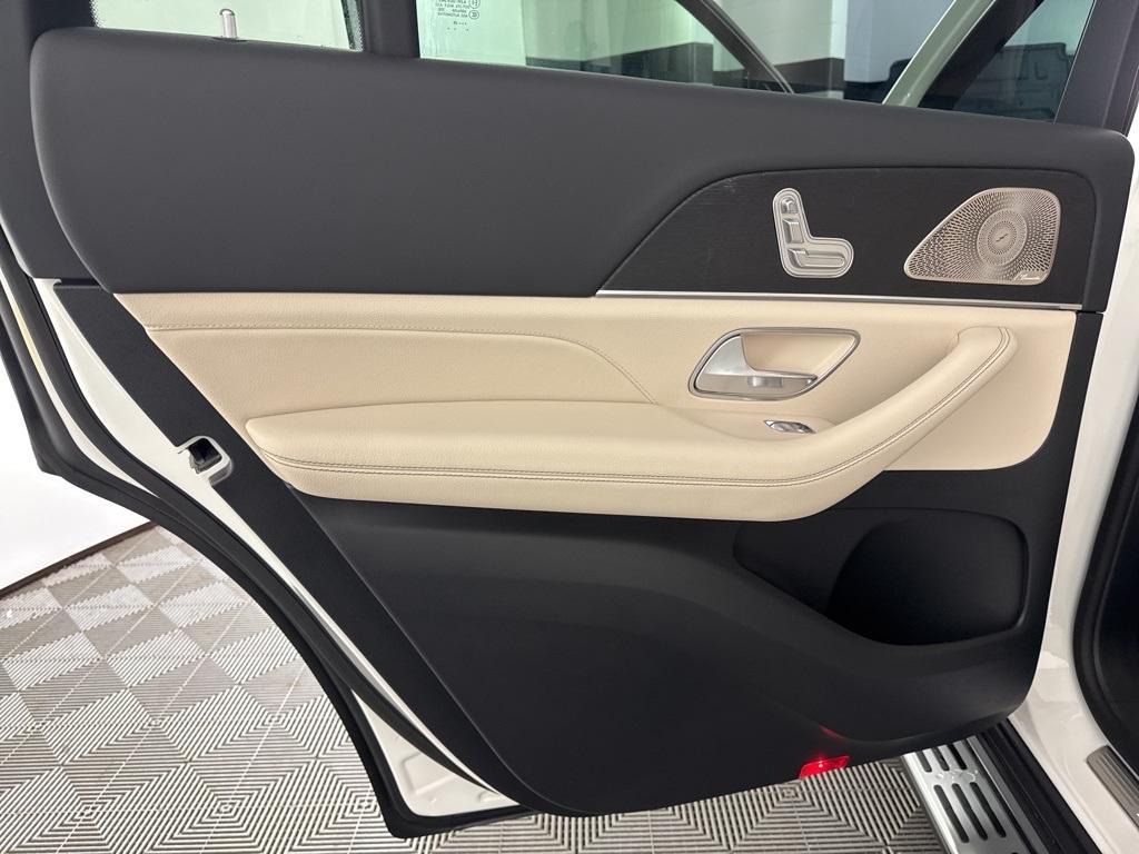 new 2025 Mercedes-Benz GLS 450 car, priced at $97,430