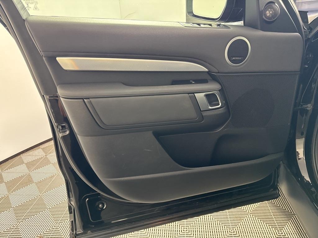 used 2020 Land Rover Discovery car, priced at $26,900
