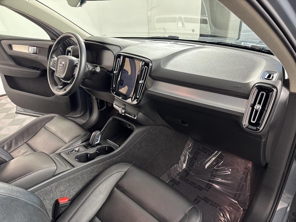 used 2021 Volvo XC40 car
