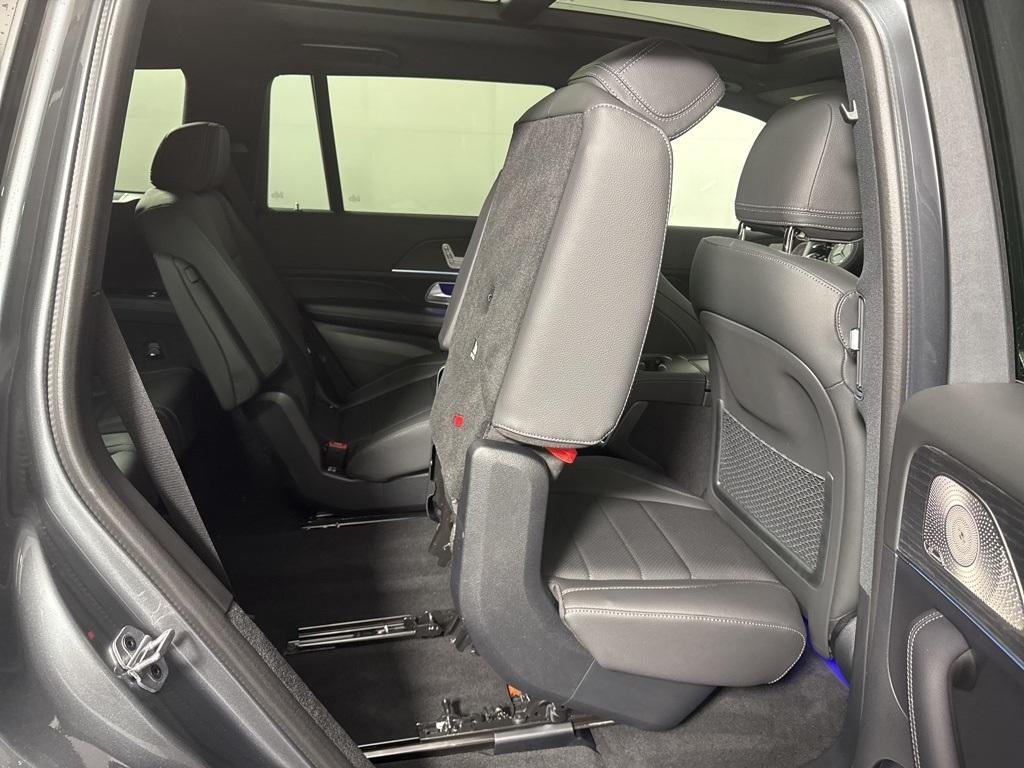 new 2025 Mercedes-Benz GLS 450 car, priced at $95,685