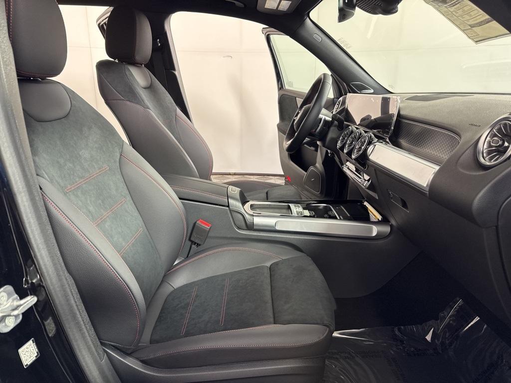 new 2025 Mercedes-Benz GLB 250 car, priced at $57,610