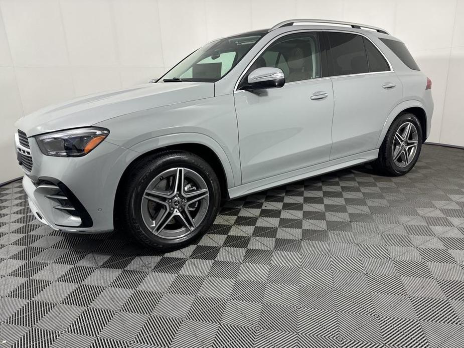 new 2025 Mercedes-Benz GLE 580 car, priced at $101,060