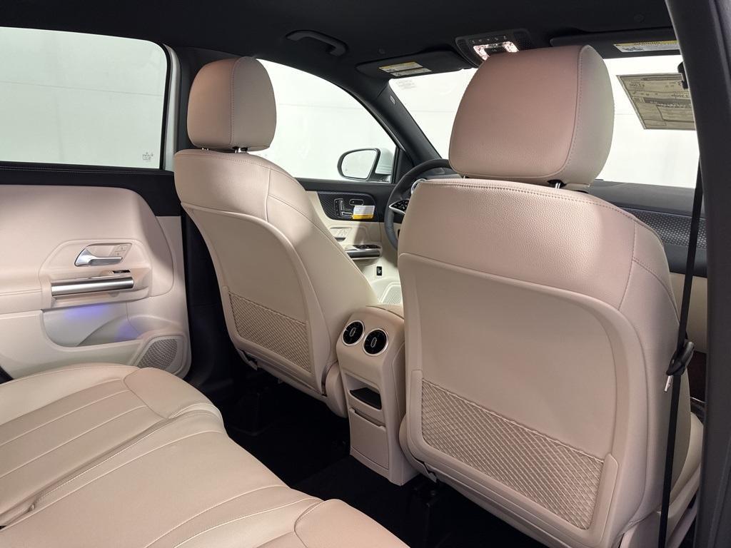 new 2025 Mercedes-Benz GLA 250 car, priced at $47,295