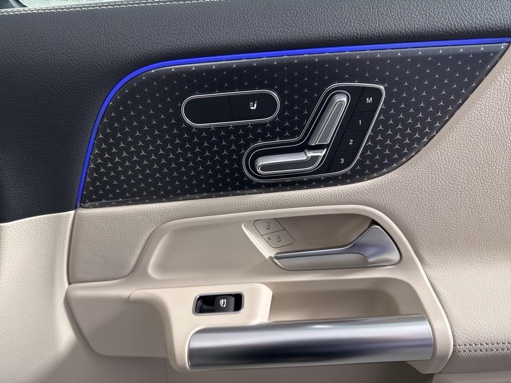 new 2025 Mercedes-Benz GLA 250 car, priced at $47,295