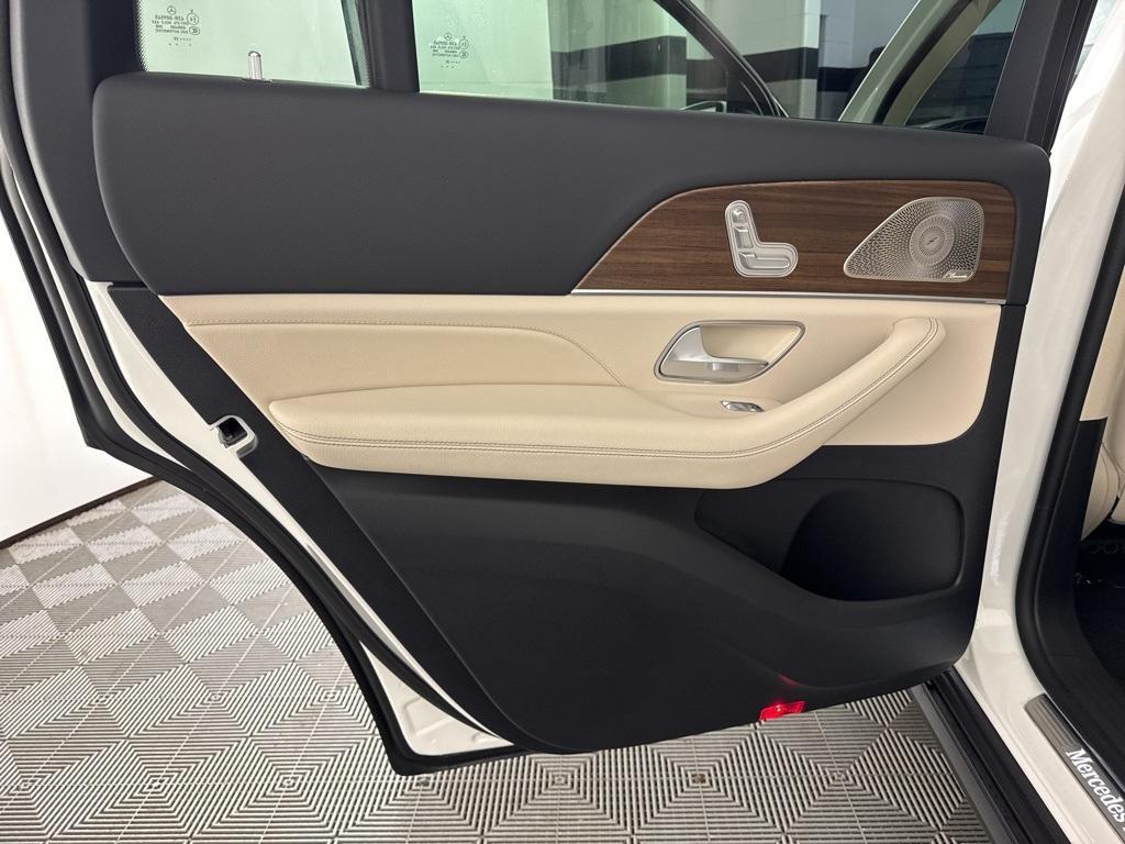 new 2025 Mercedes-Benz GLS 450 car, priced at $90,980