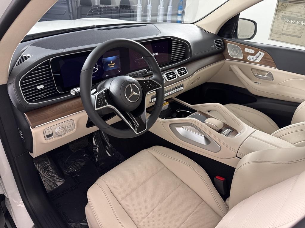 new 2025 Mercedes-Benz GLS 450 car, priced at $90,980