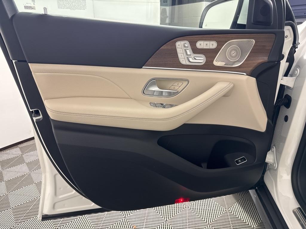new 2025 Mercedes-Benz GLS 450 car, priced at $90,980