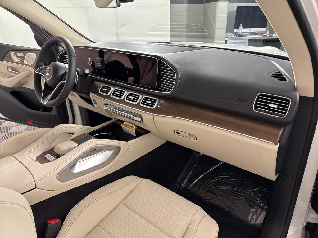 new 2025 Mercedes-Benz GLS 450 car, priced at $90,980