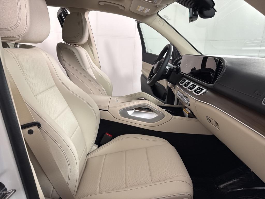 new 2025 Mercedes-Benz GLS 450 car, priced at $90,980