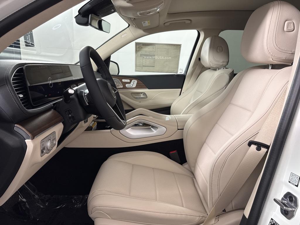 new 2025 Mercedes-Benz GLS 450 car, priced at $90,980