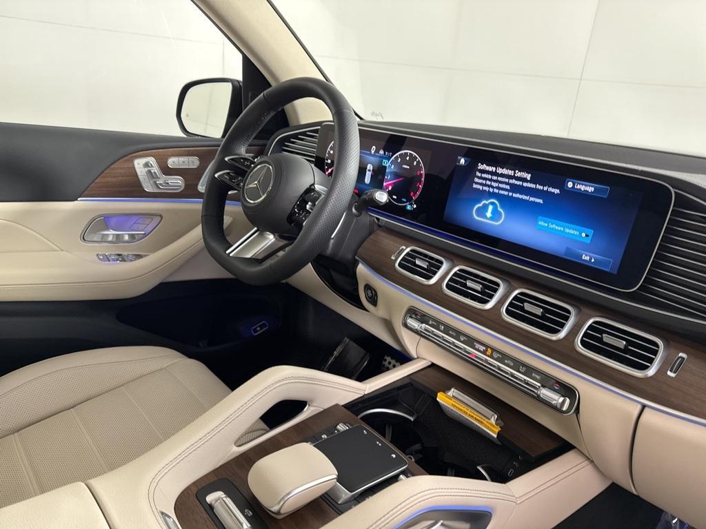 new 2025 Mercedes-Benz GLS 450 car, priced at $100,995