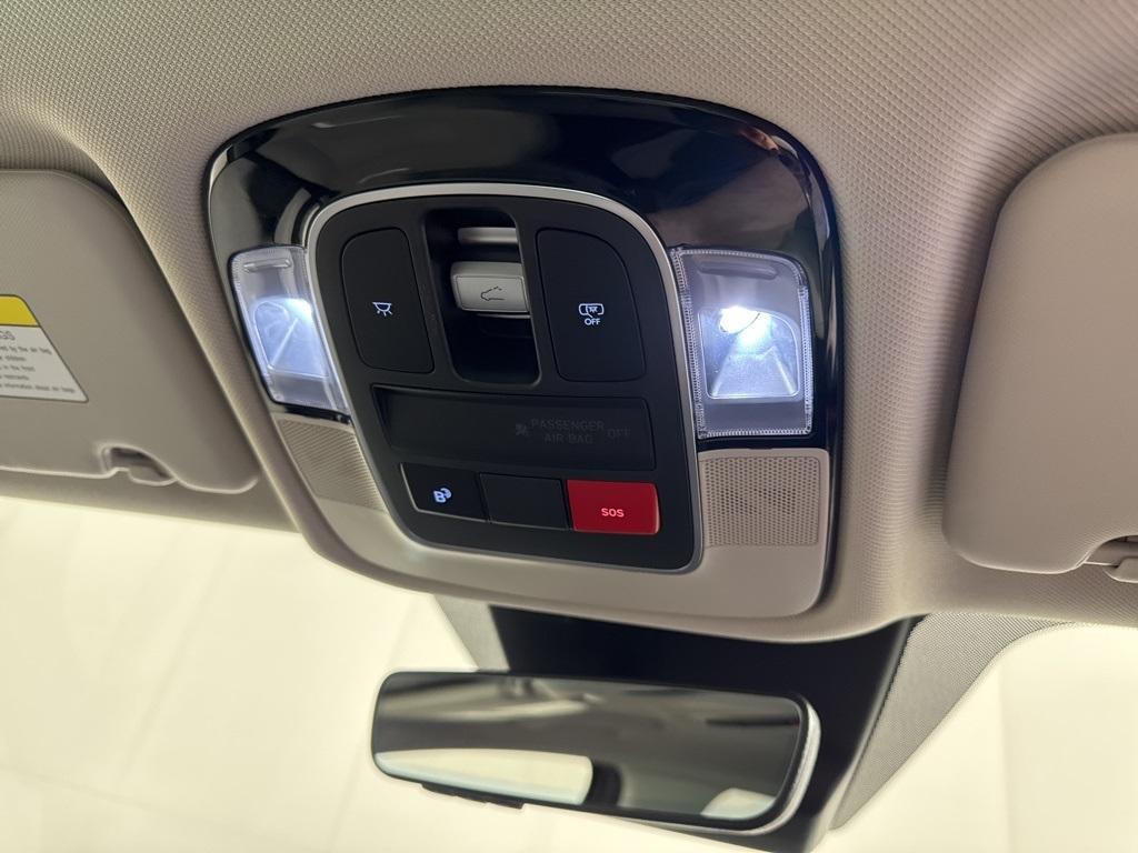 used 2025 Hyundai TUCSON Hybrid car, priced at $35,420