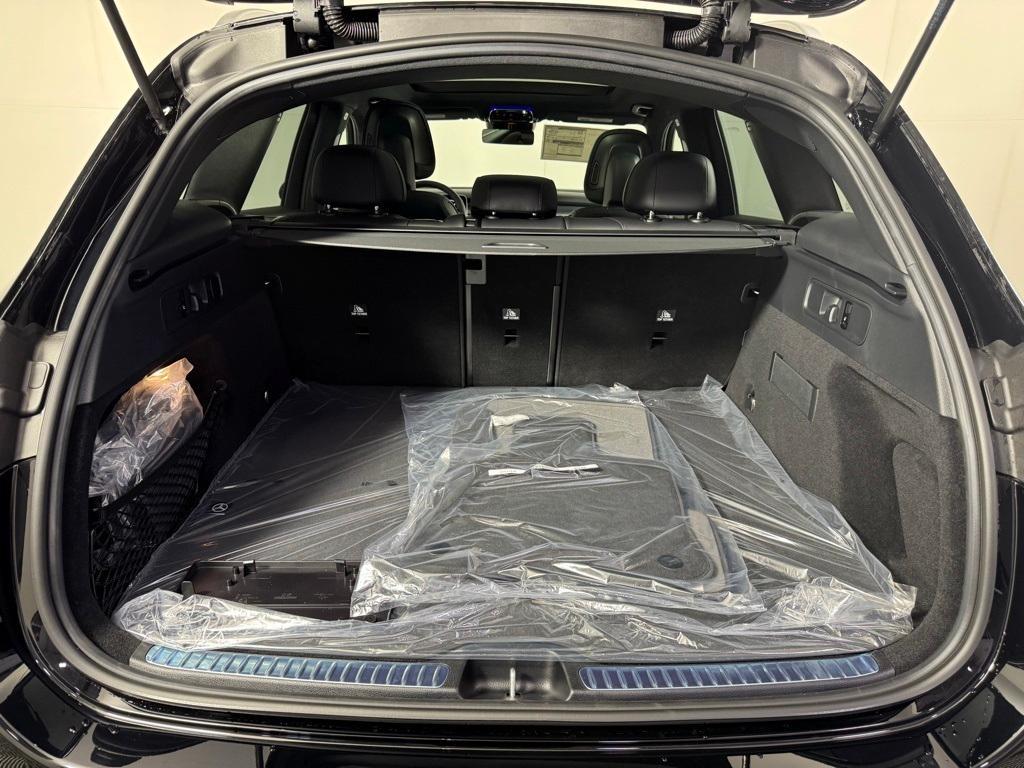 new 2025 Mercedes-Benz GLC 300 car, priced at $54,185