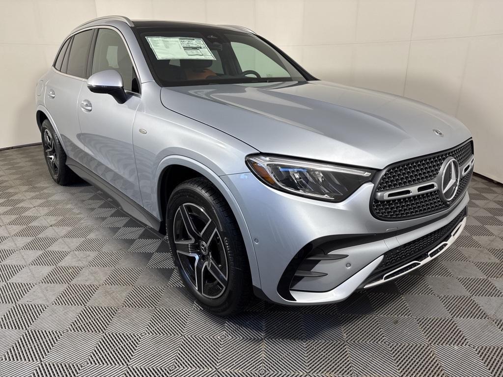 new 2025 Mercedes-Benz GLC 350e car, priced at $70,615
