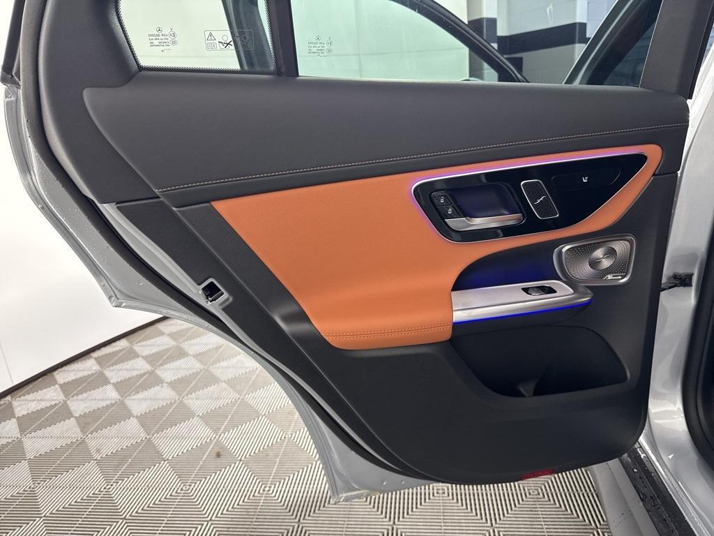 new 2025 Mercedes-Benz GLC 350e car, priced at $70,615