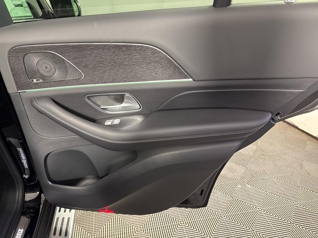 new 2025 Mercedes-Benz GLE 450 car, priced at $83,755