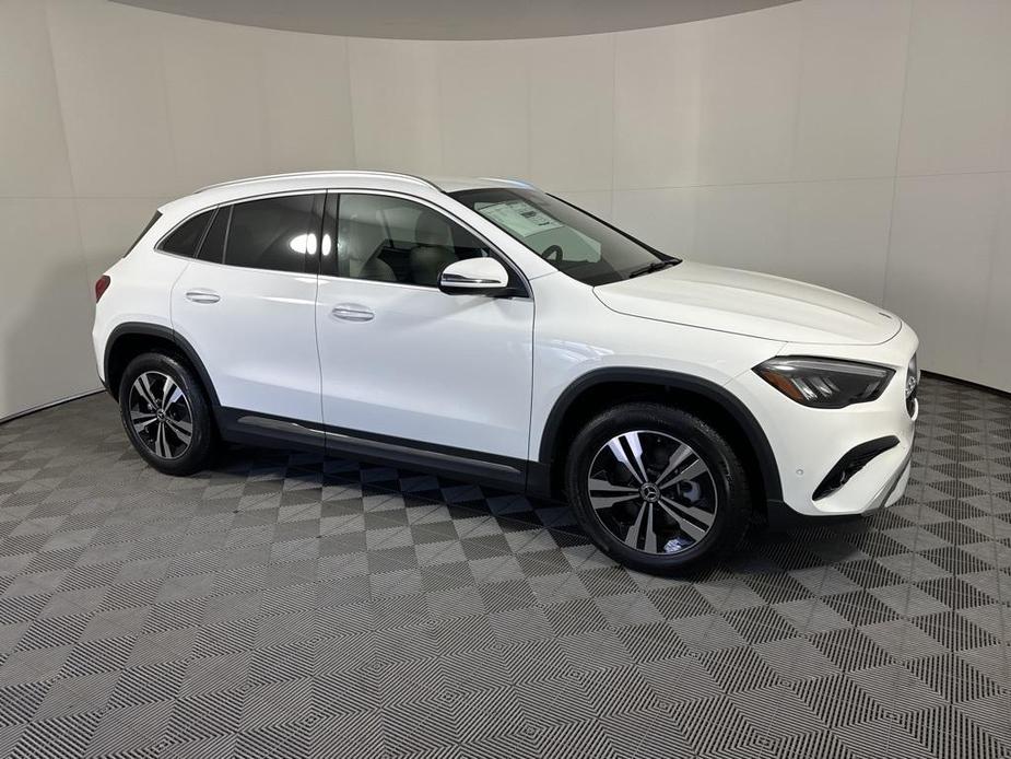 new 2025 Mercedes-Benz GLA 250 car, priced at $47,295