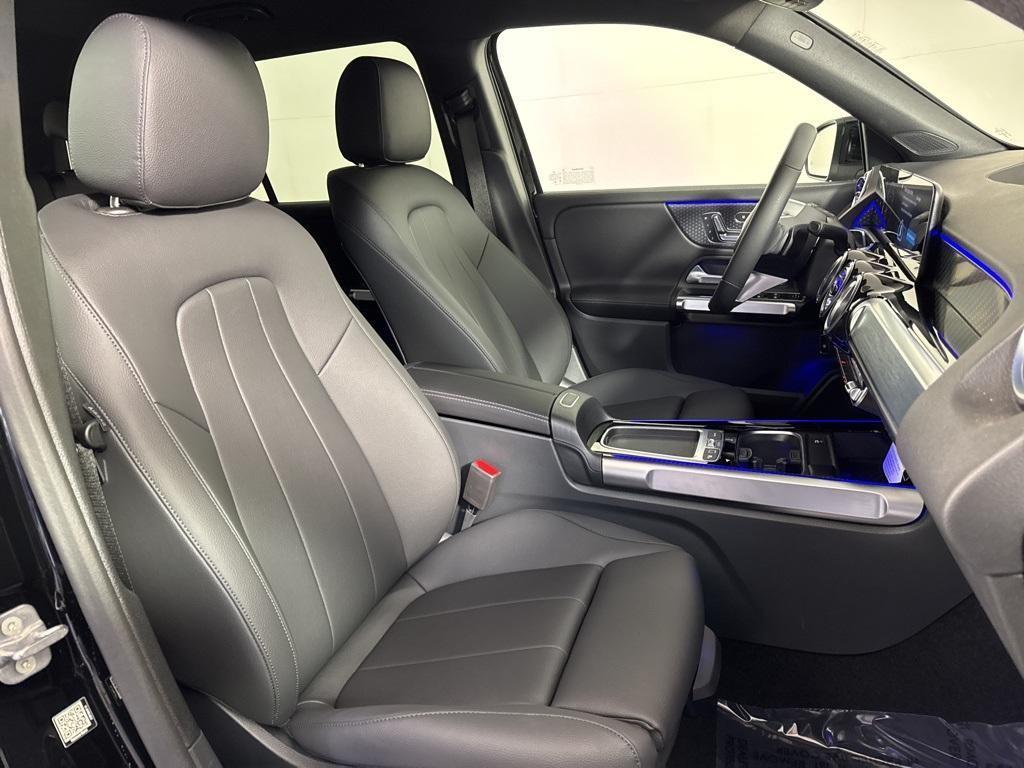new 2025 Mercedes-Benz GLB 250 car, priced at $49,595