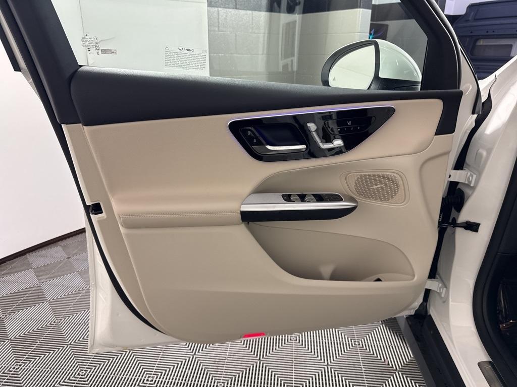 new 2025 Mercedes-Benz GLC 300 car, priced at $54,185