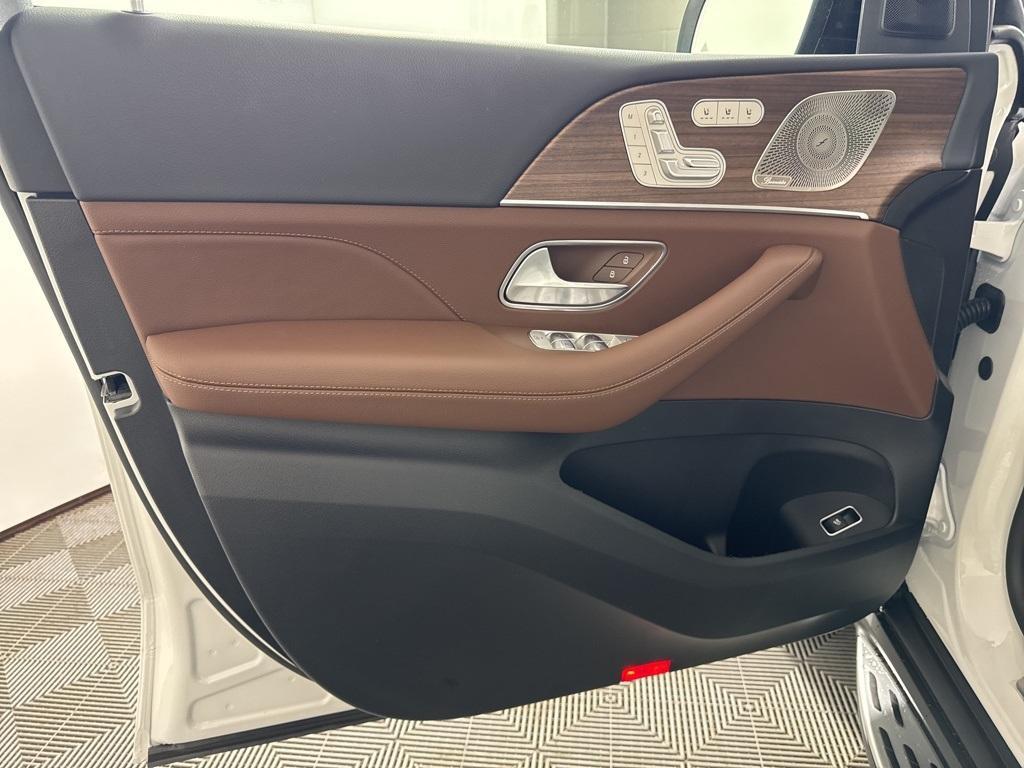 new 2026 Mercedes-Benz GLS 450 car, priced at $106,805