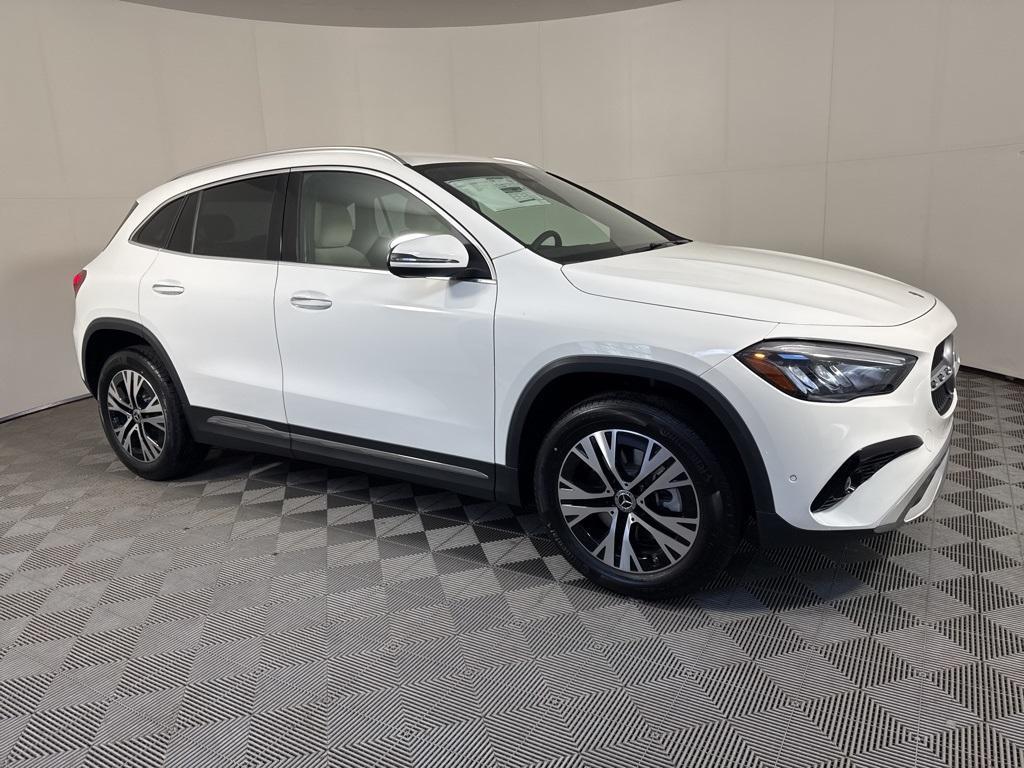 new 2025 Mercedes-Benz GLA 250 car, priced at $47,295