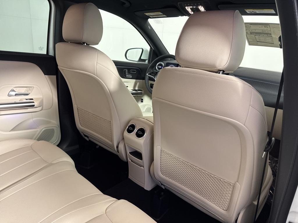 new 2025 Mercedes-Benz GLA 250 car, priced at $47,295