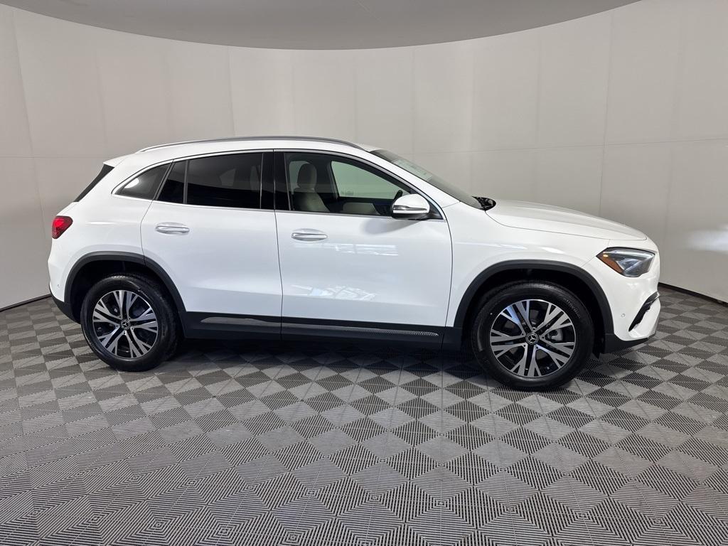 new 2025 Mercedes-Benz GLA 250 car, priced at $47,295