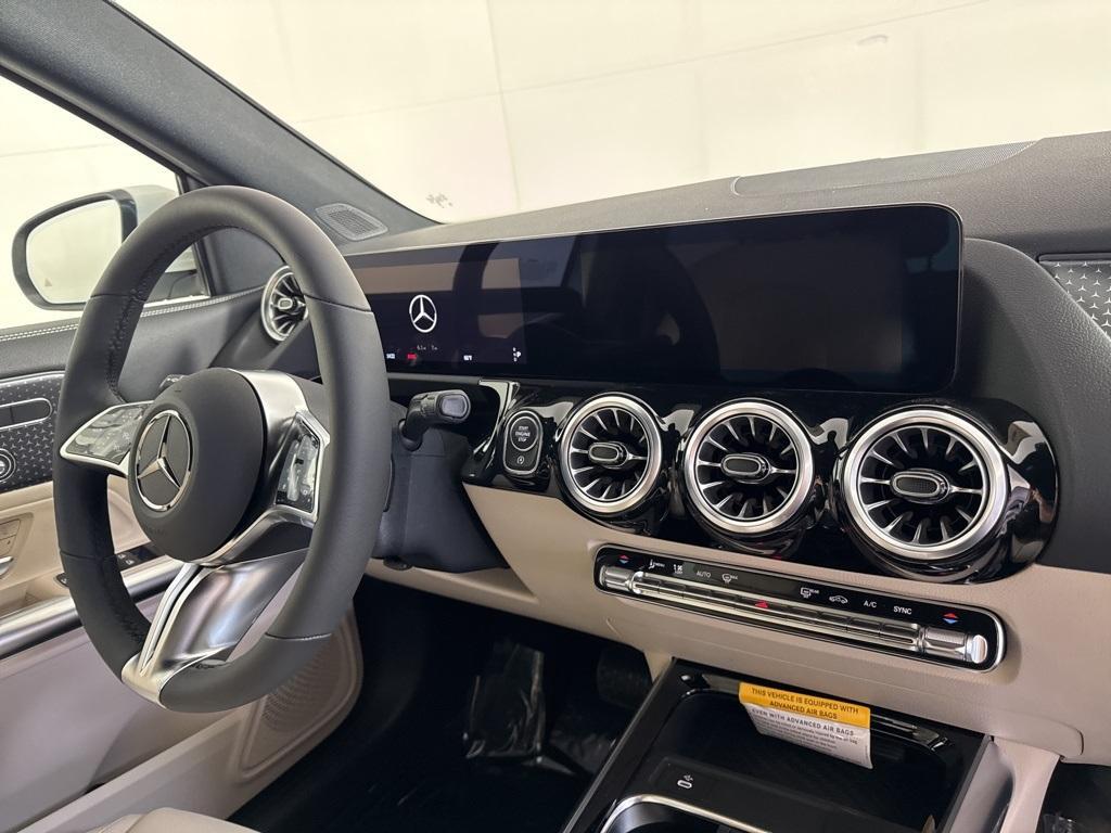 new 2025 Mercedes-Benz GLA 250 car, priced at $47,295