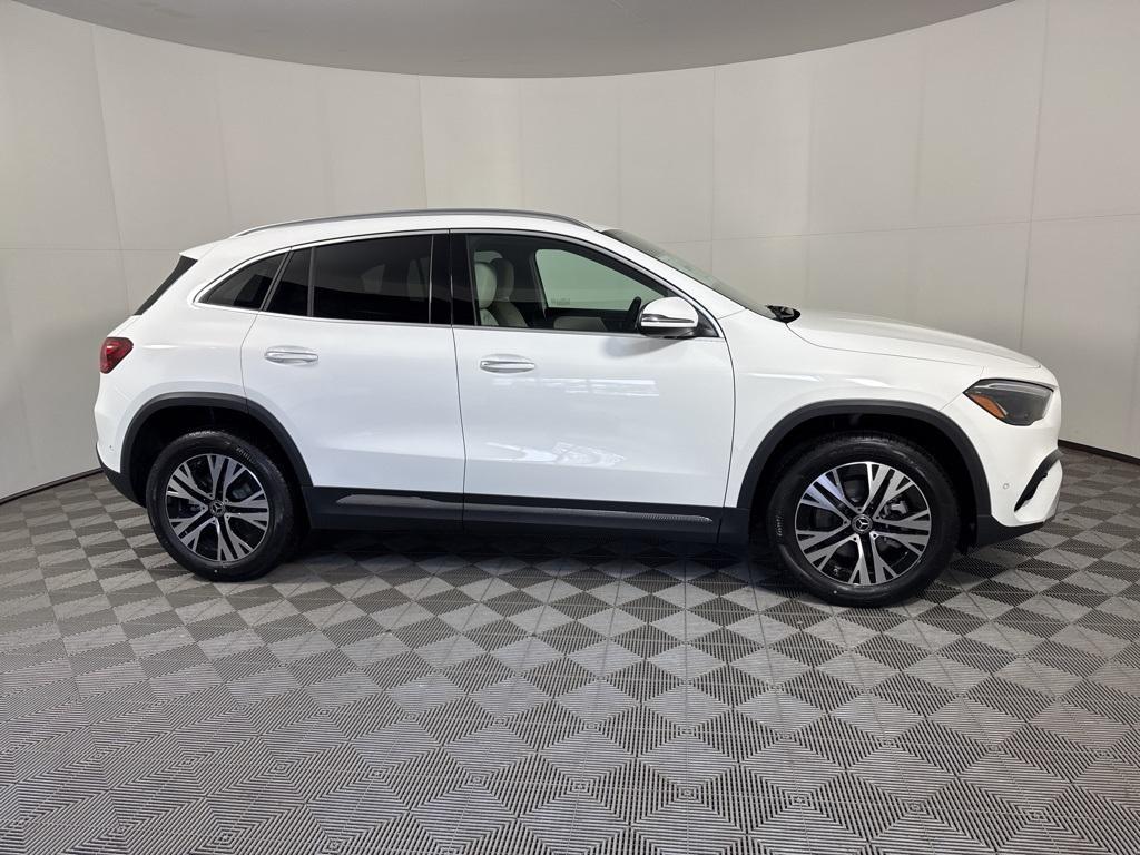 new 2025 Mercedes-Benz GLA 250 car, priced at $47,295