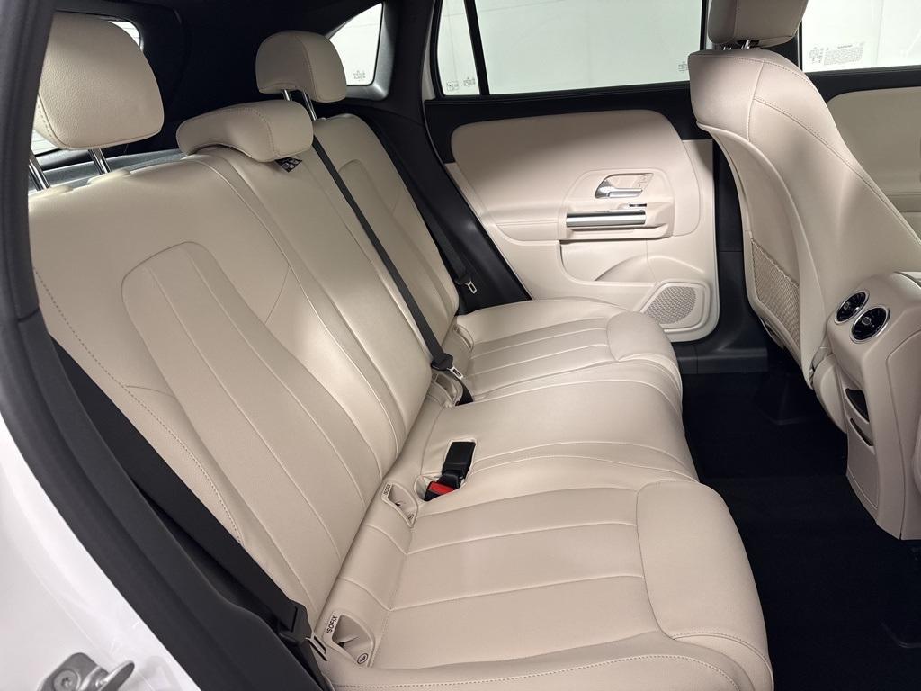 new 2025 Mercedes-Benz GLA 250 car, priced at $47,295