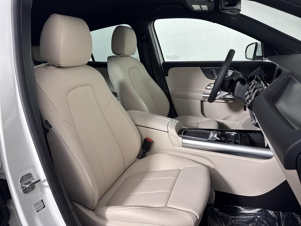 new 2025 Mercedes-Benz GLA 250 car, priced at $47,295