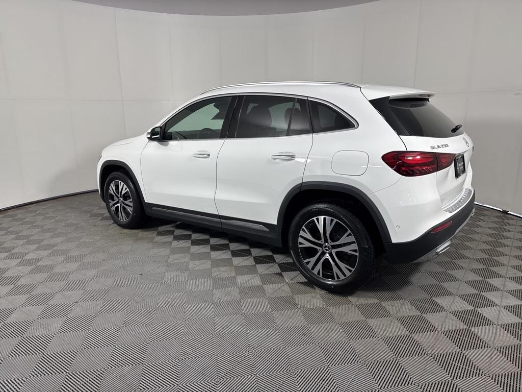 new 2025 Mercedes-Benz GLA 250 car, priced at $47,295