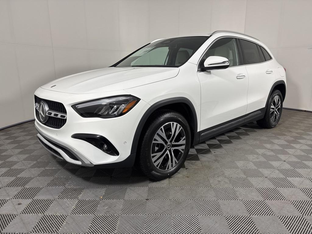 new 2025 Mercedes-Benz GLA 250 car, priced at $47,295