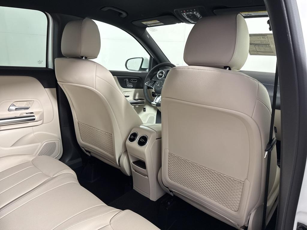 new 2025 Mercedes-Benz GLA 250 car, priced at $47,295
