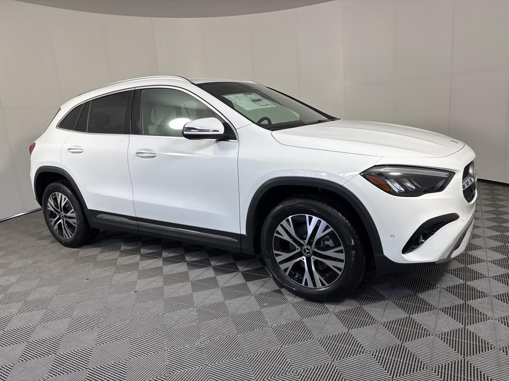 new 2025 Mercedes-Benz GLA 250 car, priced at $47,295