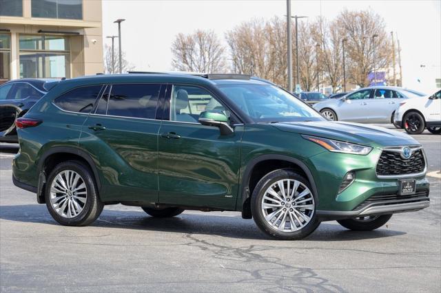 used 2024 Toyota Highlander Hybrid car, priced at $55,998