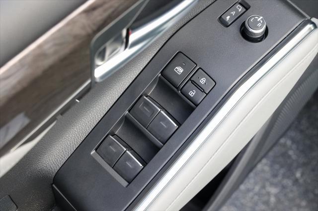 used 2024 Toyota Highlander Hybrid car, priced at $55,998