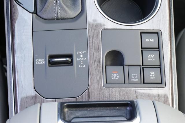 used 2024 Toyota Highlander Hybrid car, priced at $55,998