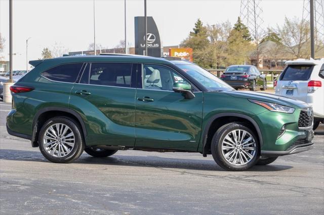 used 2024 Toyota Highlander Hybrid car, priced at $55,998