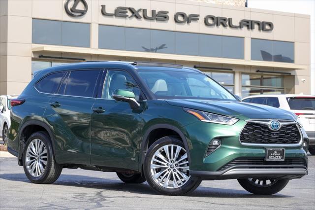 used 2024 Toyota Highlander Hybrid car, priced at $55,998