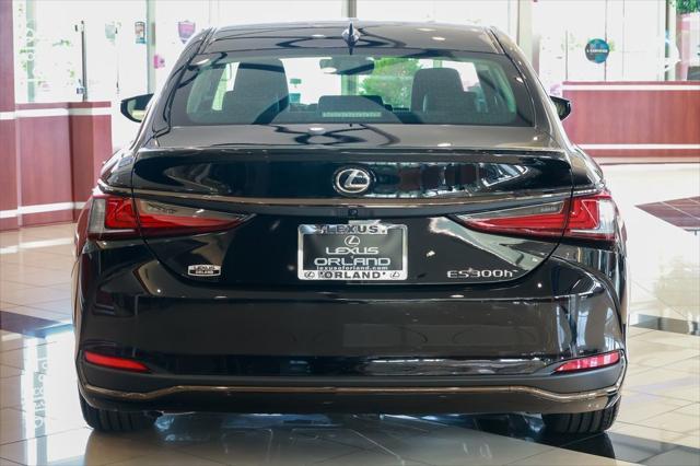 new 2025 Lexus ES 300h car, priced at $52,524