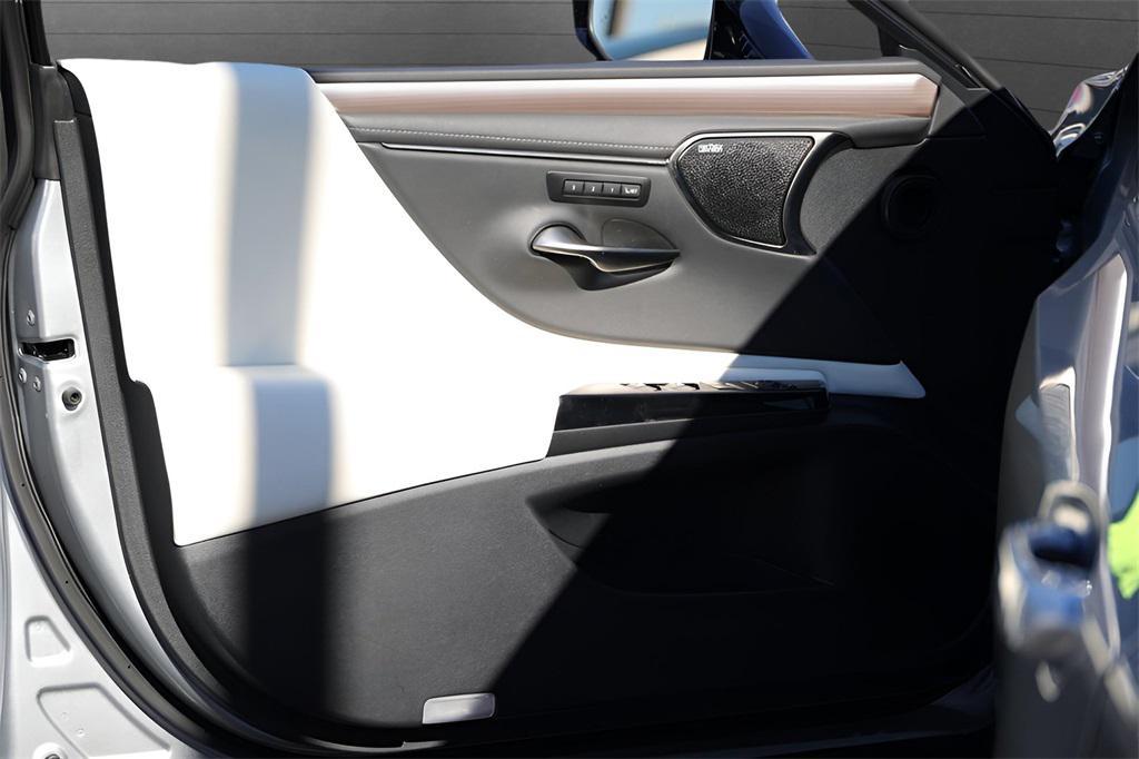 used 2023 Lexus ES 350 car, priced at $42,897