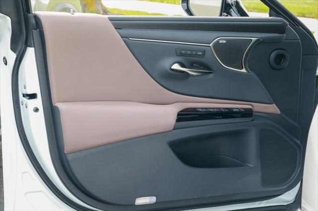 new 2025 Lexus ES 350 car, priced at $56,605