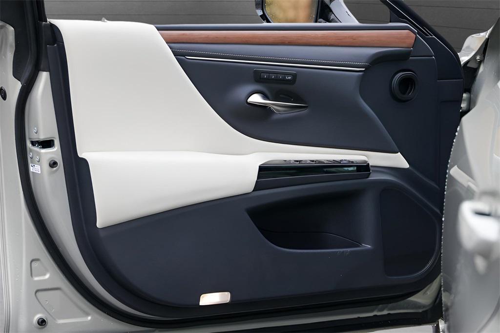 new 2025 Lexus ES 350 car, priced at $49,125
