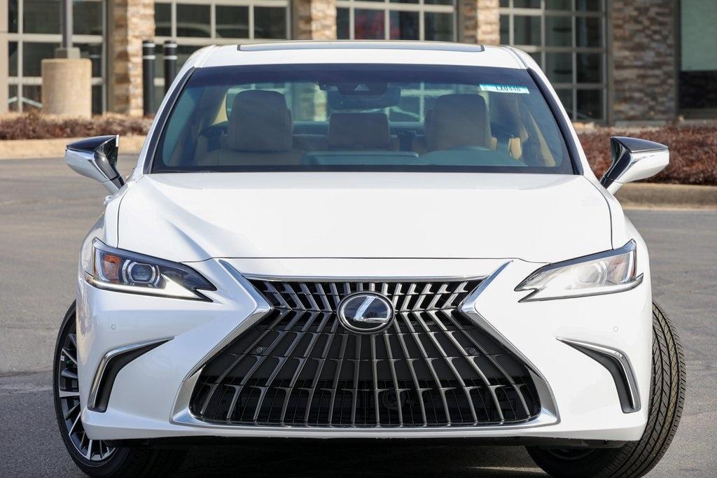 new 2025 Lexus ES 300h car, priced at $51,024